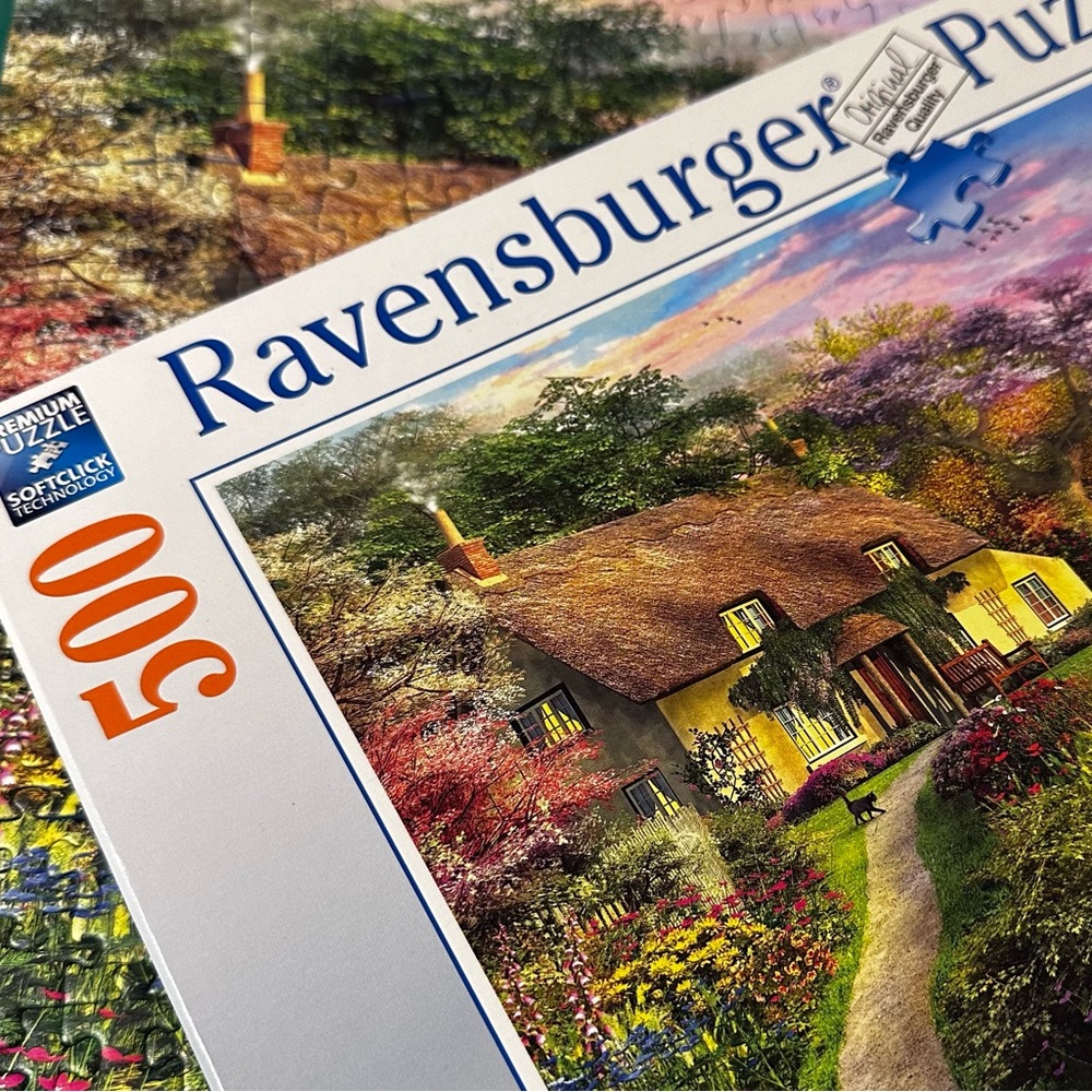 COPY - SALE!!! 500 piece thatched roof cottage puzzle.